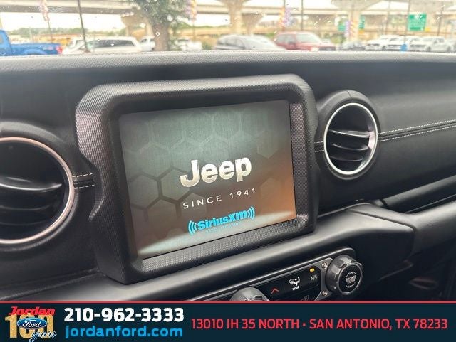 2022 Jeep Gladiator Overland
