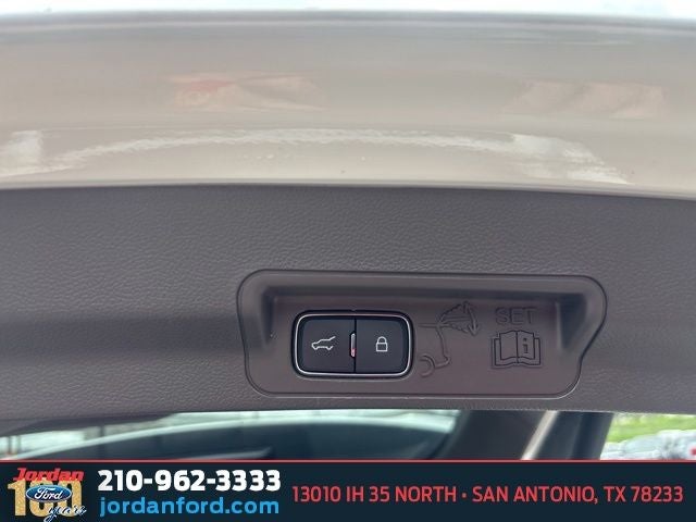 2023 Ford Explorer Platinum Hybrid