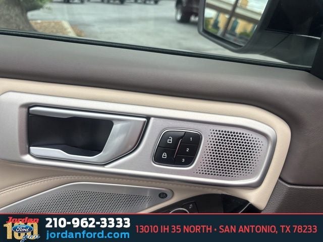 2023 Ford Explorer Platinum Hybrid