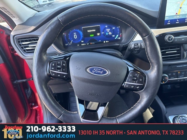 2022 Ford Escape Hybrid Titanium