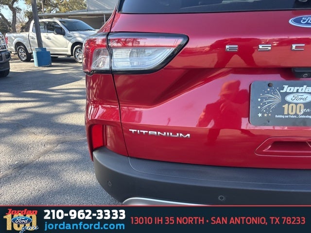 2022 Ford Escape Hybrid Titanium