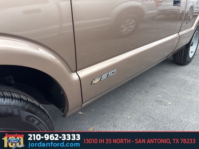 1996 Chevrolet S-10 Base