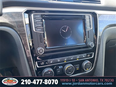 2018 Volkswagen Passat 2.0T SE w/Technology w/Technology