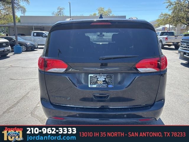 2020 Chrysler Pacifica Touring L
