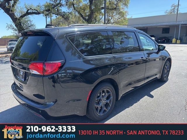 2020 Chrysler Pacifica Touring L