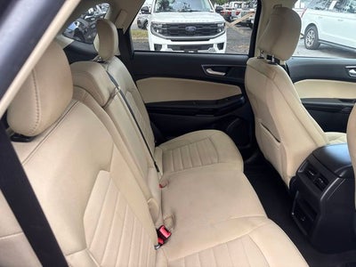 2022 Ford Edge SE