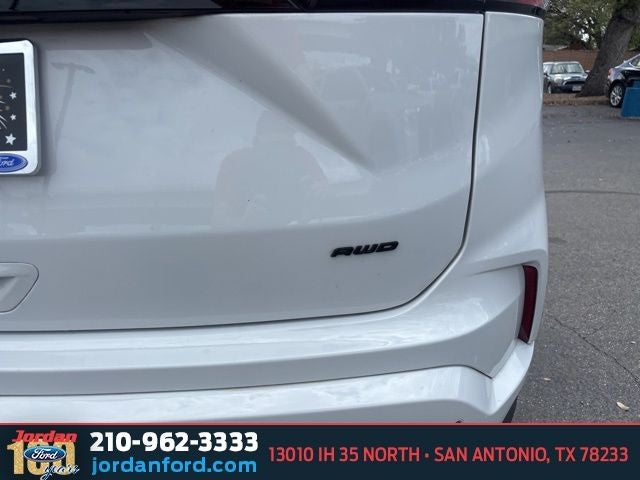 2023 Ford Edge SE