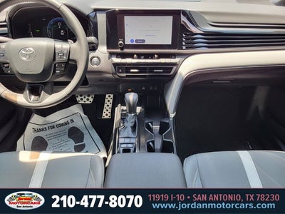2025 Toyota Camry SE