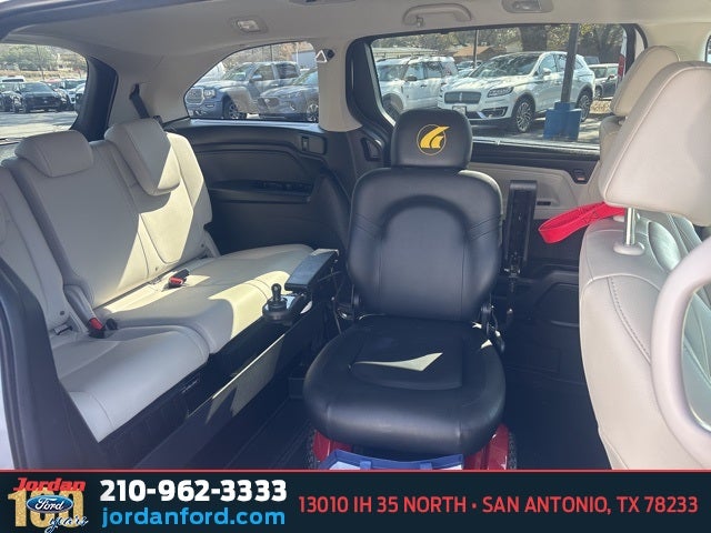 2025 Honda Odyssey EX-L MOBILITY W/ POWER RAMP