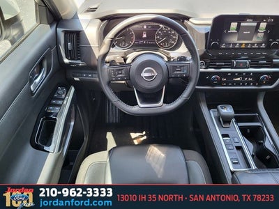 2023 Nissan Pathfinder SL