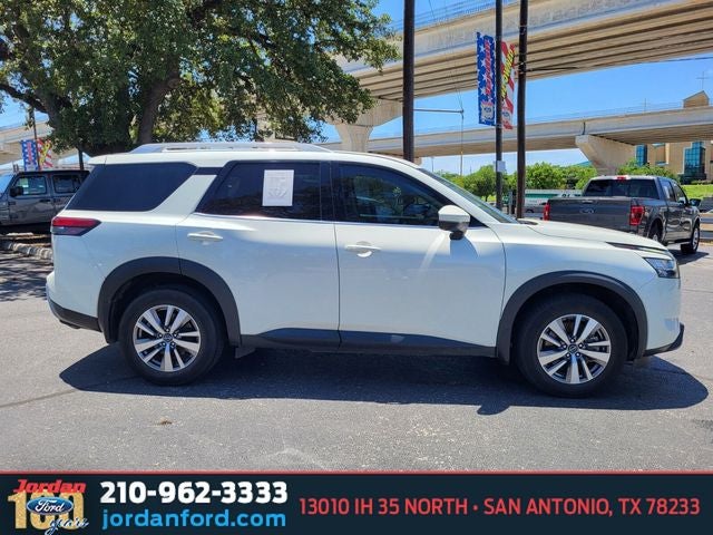 2023 Nissan Pathfinder SL