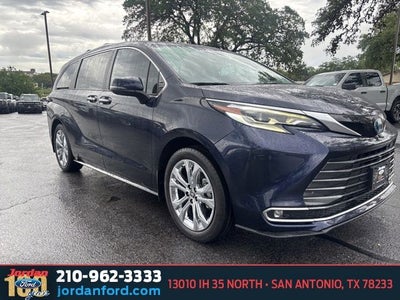 2024 Toyota Sienna Platinum 7 Passenger