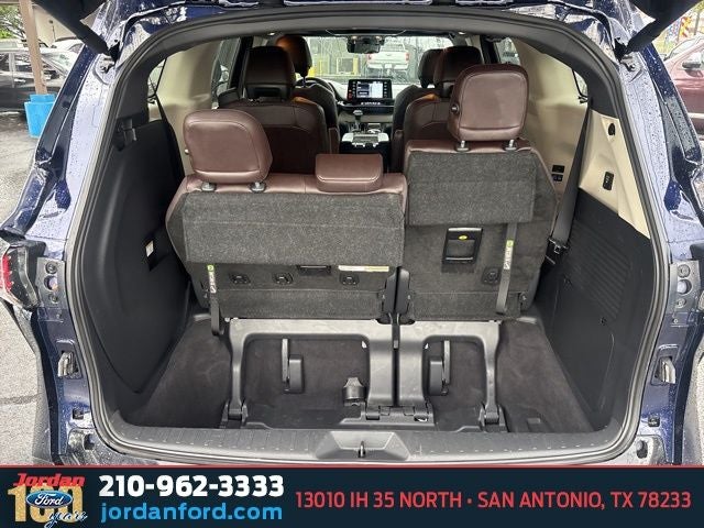 2024 Toyota Sienna Platinum 7 Passenger