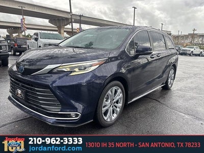 2024 Toyota Sienna Platinum 7 Passenger