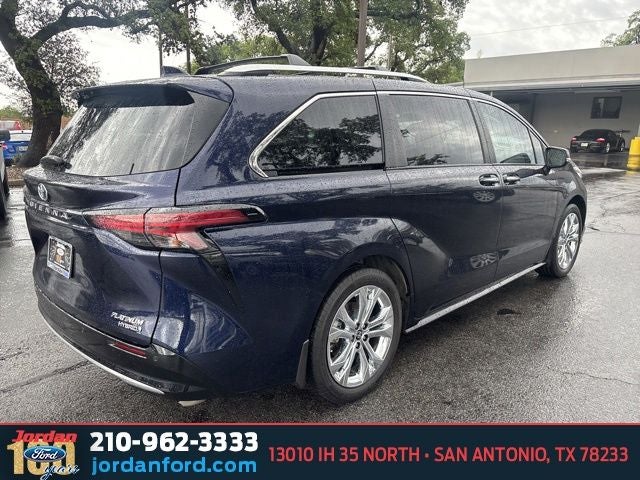 2024 Toyota Sienna Platinum 7 Passenger