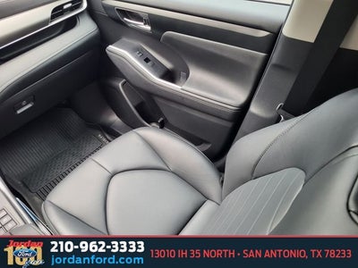 2023 Toyota Highlander Hybrid XLE