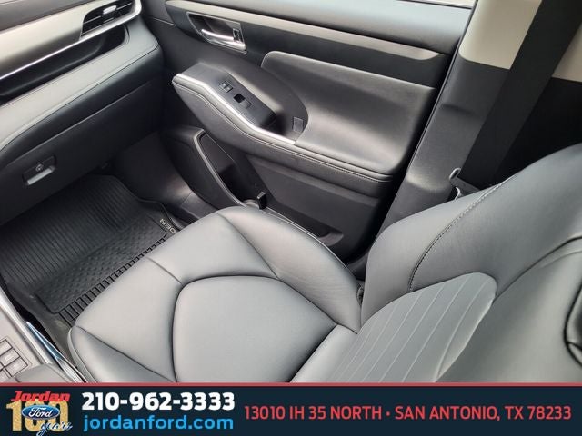2023 Toyota Highlander Hybrid XLE
