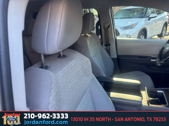 2021 Toyota Sienna LE 8 Passenger
