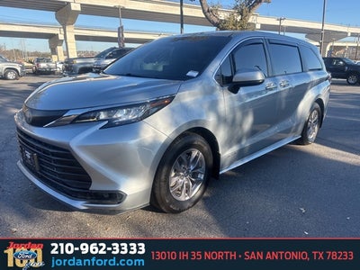 2021 Toyota Sienna LE 8 Passenger