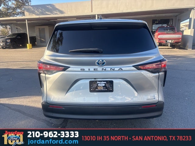 2021 Toyota Sienna LE 8 Passenger