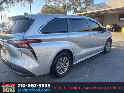 2021 Toyota Sienna LE 8 Passenger
