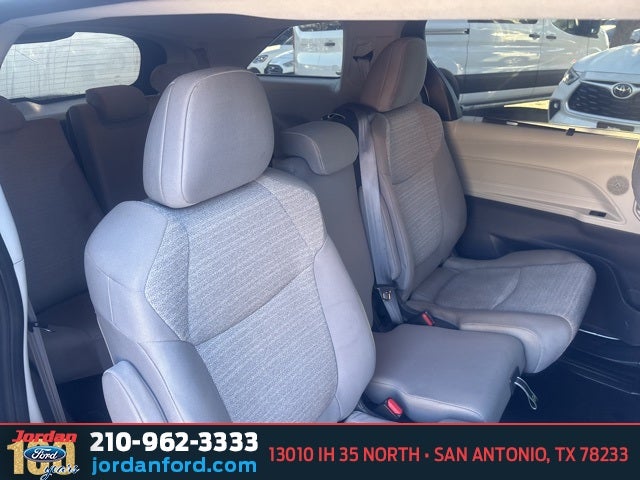 2021 Toyota Sienna LE 8 Passenger