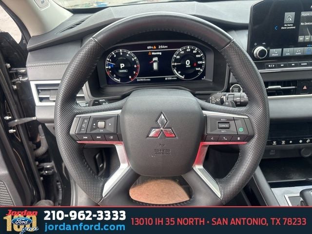 2023 Mitsubishi Outlander SE