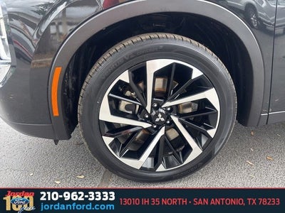 2023 Mitsubishi Outlander SE