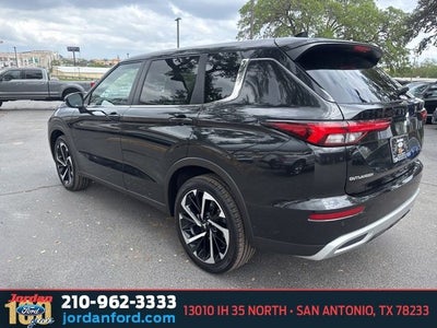 2023 Mitsubishi Outlander SE