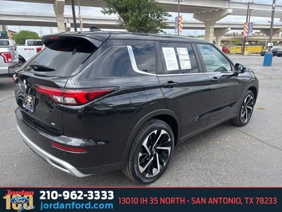 2023 Mitsubishi Outlander SE